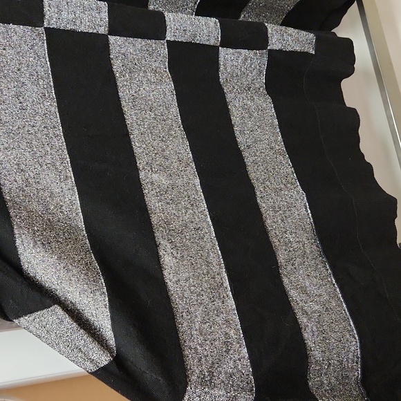 NWT Lane Bryant Black and Shimmery Silver Colorblock Sweater - Size 26 / 28 - Picture 8 of 11